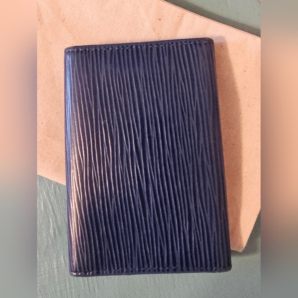 Louis Vuitton Blue Epi 6 Key Holder - Picture 4 of 8